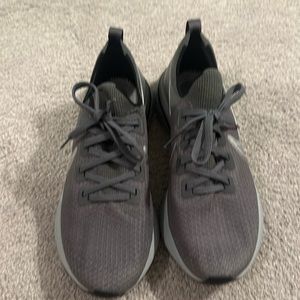 Nike Flyknit Infinity react running shoe size 12